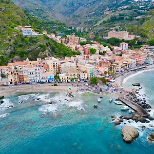 House Hostel Giardini Naxos